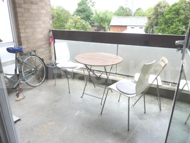 			MINUTES TO CANAL & TUBE & GOOD FOR 4 SHARERS! , 3 Bedroom, 1 bath, 1 reception Flat			 Shirland Road , WARWICK AVENUE 